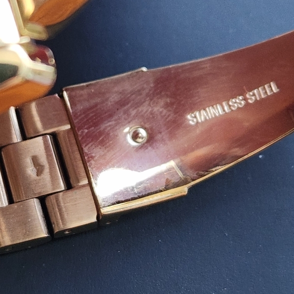 Michael Kors Women's MK6162 Gold Runway Watch - Picture 9 of 9